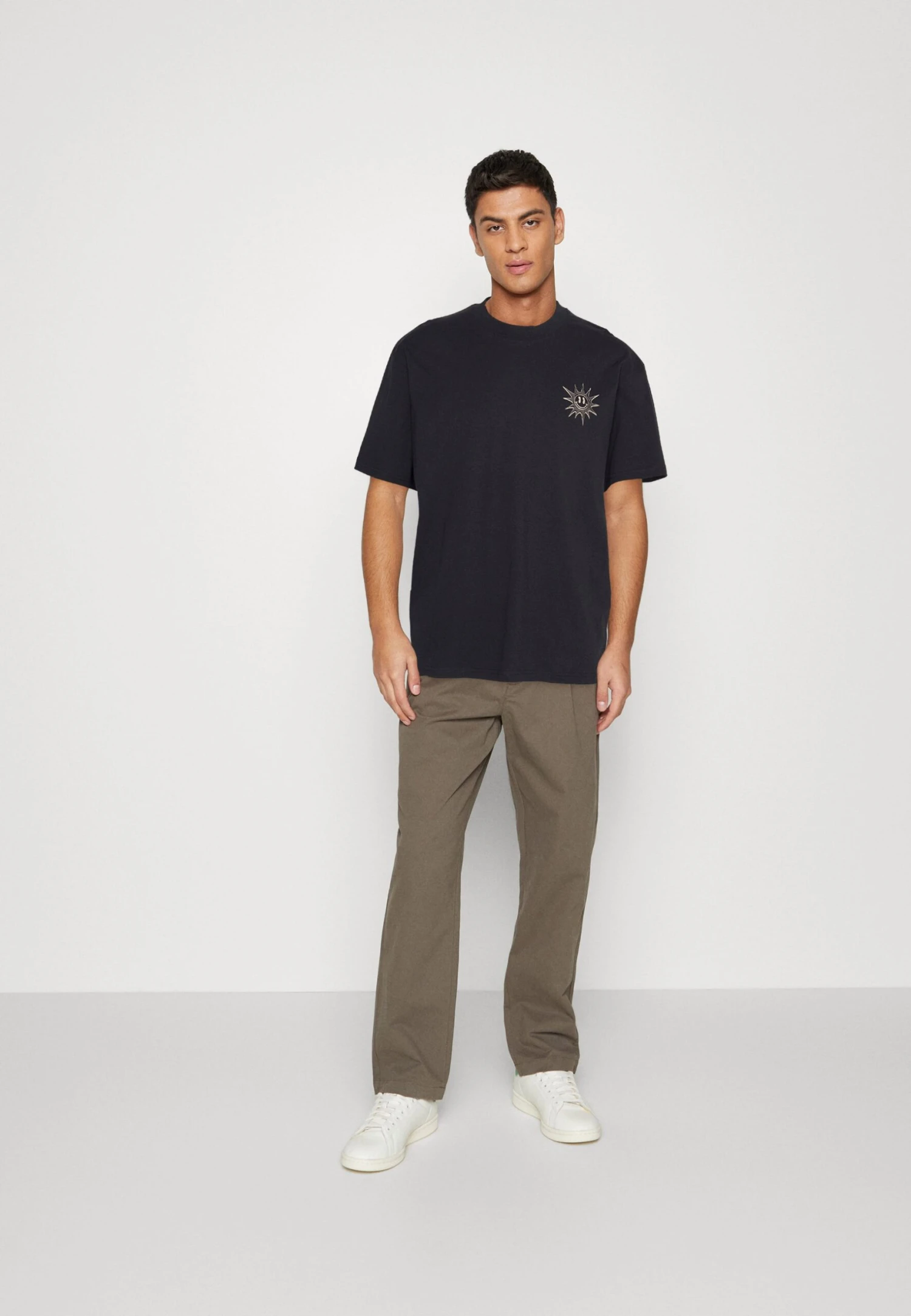 YOURTURN Sun Back Graphic Tee UnisexT-Shirt Con StampaBlack Donna T-shirt E Top YO12100TC-Q11 4 YOURTURN Sun Back Graphic Tee UnisexT-Shirt Con StampaBlack Donna T-shirt E Top YO12100TC-Q11 - immagine 2