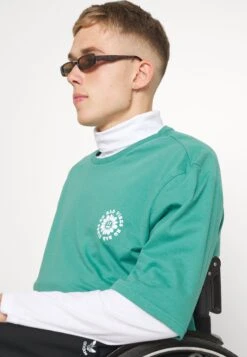 YOURTURN UnisexT-Shirt Con StampaGreen Uomo T-shirt E Polo YO12100OU-M11 -Negozio Online Yourturn Italia 17be3a3f672d46c681c895fbc812b8fb