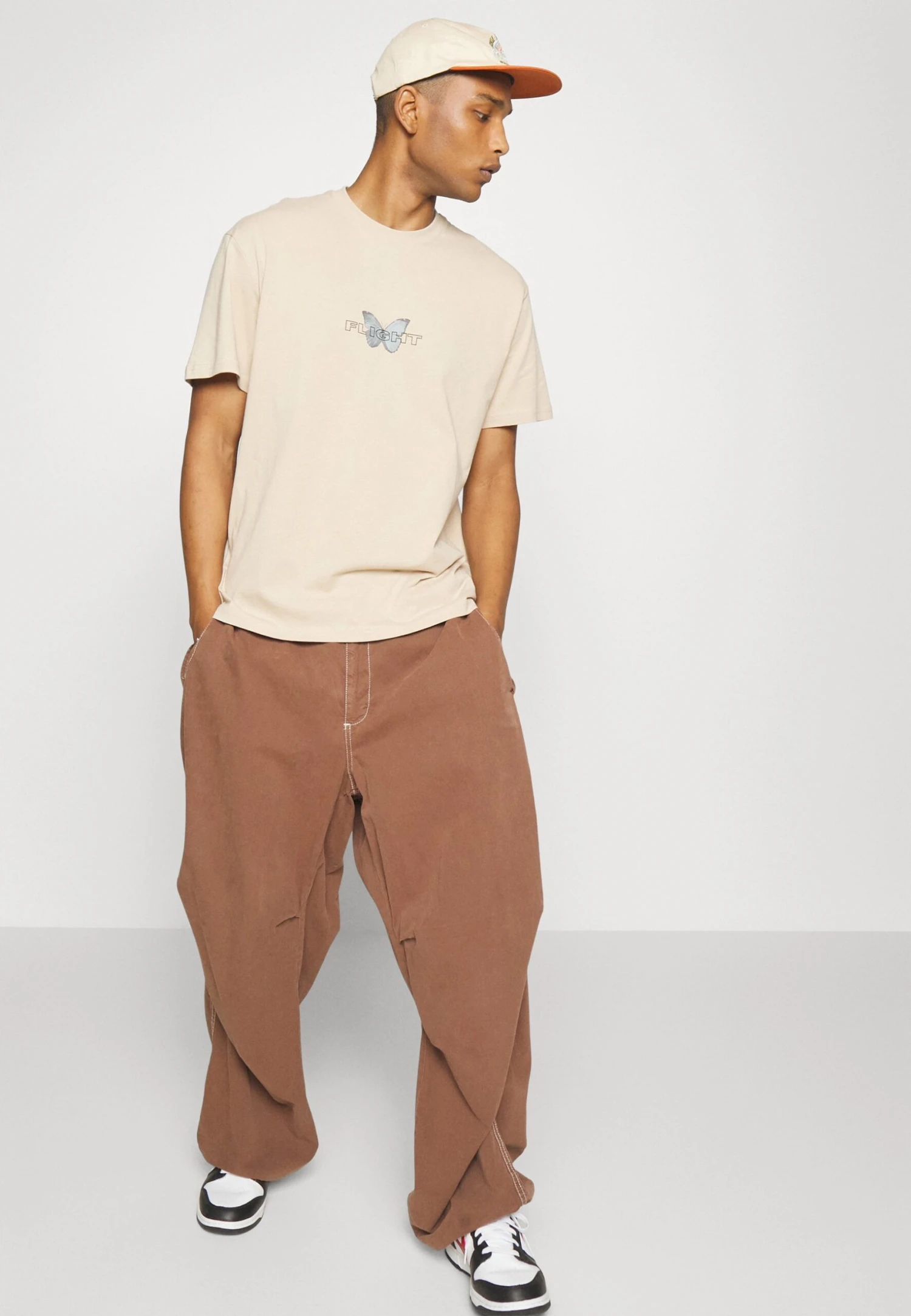 YOURTURN Unisex - T-Shirt Con Stampa - Tan 6 YOURTURN Unisex - T-Shirt Con Stampa - Tan - immagine 4