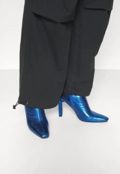 YOURTURN UnisexPantaloni Black Uomo Pantaloni YO12100XK-Q11 -Negozio Online Yourturn Italia 1ef48fe08b024e978ea6cd20101c3b05