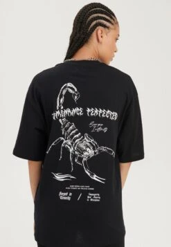 YOURTURN UnisexT-Shirt Con StampaBlack Donna T-shirt E Top YO121015R-Q11 -Negozio Online Yourturn Italia 23d3585d2f424b47ab7cf5db2f7e70fc