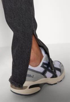 YOURTURN Slim Straight Fit Unisex Jeans A SigarettaBlack Denim Donna Jeans YO121014L-Q11 -Negozio Online Yourturn Italia 2adfbf8336694f688b77b0dced97f4be