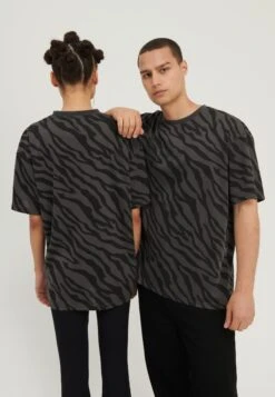 YOURTURN UnisexT-Shirt Con StampaBlack Donna T-shirt E Top YO12100ZG-Q11 -Negozio Online Yourturn Italia 2c36eba513b54d15a8b6729df6bde8fb