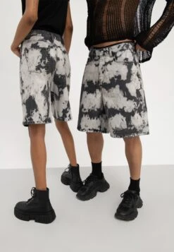 YOURTURN Unisex - Shorts Di Jeans - Black Denim 9 YOURTURN Unisex - Shorts Di Jeans - Black Denim -Negozio Online Yourturn Italia 2cd9be114197419383c232b9b8d8d95f