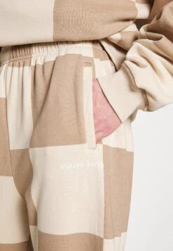 YOURTURN UnisexPantaloni SportiviBeige Uomo Pantaloni YO12100V4-B11 -Negozio Online Yourturn Italia 36df42ddf7b9487a9196e20f8c749a1c