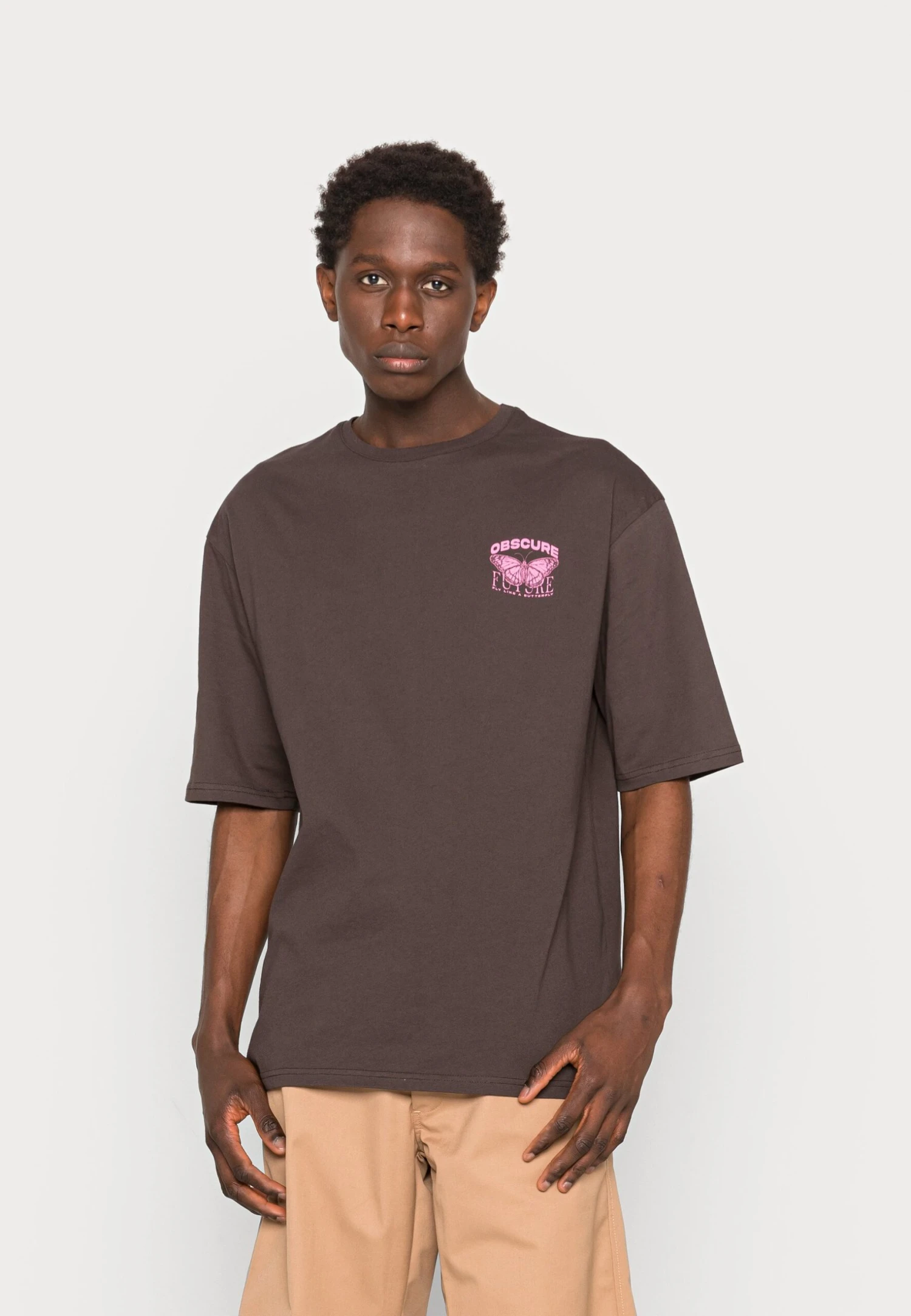 YOURTURN Nostalgia Future Tee UnisexT-Shirt Con StampaBrown Uomo T-shirt E Polo YO12100M4-O11 5 YOURTURN Nostalgia Future Tee UnisexT-Shirt Con StampaBrown Uomo T-shirt E Polo YO12100M4-O11 - immagine 3