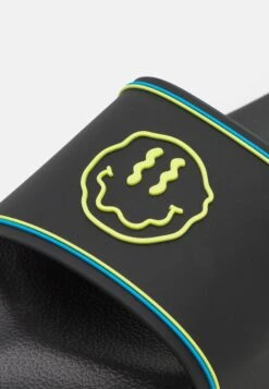 YOURTURN CiabattineBlack Uomo Scarpe Aperte YO112G00E-Q11 -Negozio Online Yourturn Italia 4395714fece14e6f95b762662c9c71e6