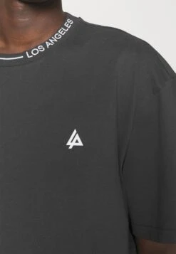 YOURTURN T-Shirt Con StampaBlack Uomo T-shirt E Polo YO122O0SI-Q11 -Negozio Online Yourturn Italia 4a3afea8d3c644188f4bc404a6541f09