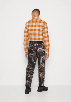 YOURTURN Phluid UnisexJeans BaggyBlack Denim Donna Jeans YO12100TT-Q12 -Negozio Online Yourturn Italia 4bc69e668d3e4e9183aebe8ece2004ad