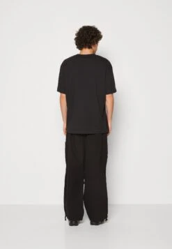 YOURTURN UnisexT-Shirt Con StampaBlack Donna T-shirt E Top YO12100WK-Q11 -Negozio Online Yourturn Italia 58e387aea9e34e348507e2dab9891514