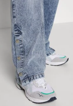 YOURTURN UnisexJeans BaggyLight Blue Denim Donna Jeans YO121010S-K11 -Negozio Online Yourturn Italia 5e842aebdd374d8ebb4e908fa69c230d