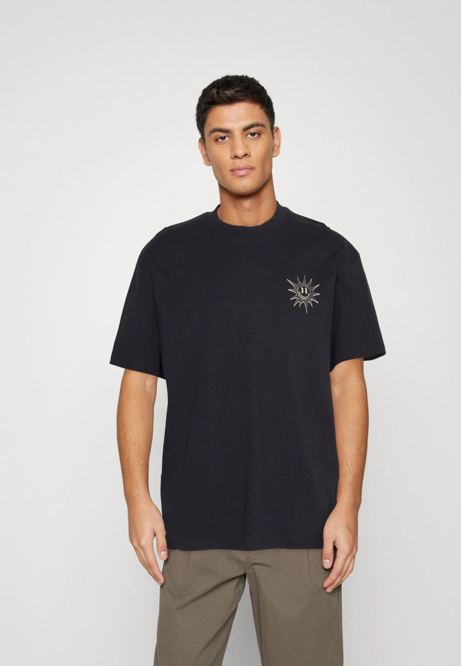 YOURTURN Sun Back Graphic Tee UnisexT-Shirt Con StampaBlack Donna T-shirt E Top YO12100TC-Q11 3 YOURTURN Sun Back Graphic Tee UnisexT-Shirt Con StampaBlack Donna T-shirt E Top YO12100TC-Q11