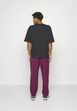 YOURTURN UnisexT-Shirt Con StampaBlack Donna T-shirt E Top YO1210118-Q11 -Negozio Online Yourturn Italia 653d9d69ac1e4bc882857bfb6742376b