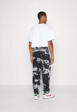 YOURTURN Unisex Moonwash UnisexJeans BaggyBlack Uomo Jeans YO12100LK-Q11 -Negozio Online Yourturn Italia 6685994947d04f7eaa89ae453bbefd9f