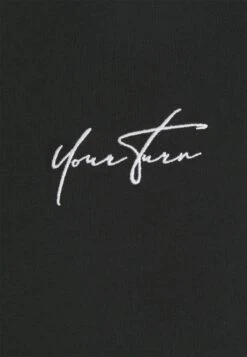 YOURTURN UnisexMaglietta A Manica LungaBlack Uomo T-shirt E Polo YO12100AI-Q11 7 YOURTURN UnisexMaglietta A Manica LungaBlack Uomo T-shirt E Polo YO12100AI-Q11 -Negozio Online Yourturn Italia 671ab0868aed428d9fb0366533cb1ce4