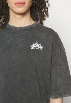 YOURTURN Skull Graphic Tee UnisexT-Shirt Con StampaMottled Black Donna T-shirt E Top YO121012M-Q11 13 YOURTURN Skull Graphic Tee UnisexT-Shirt Con StampaMottled Black Donna T-shirt E Top YO121012M-Q11 -Negozio Online Yourturn Italia 68c8779b8a18425b8935c578b5aa33b5