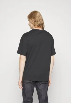 YOURTURN Pokemon Pikachu Unisex - T-Shirt Con Stampa - Black 10 YOURTURN Pokemon Pikachu Unisex - T-Shirt Con Stampa - Black -Negozio Online Yourturn Italia 701fbb220b08440ebbae6aa7f454d1b7