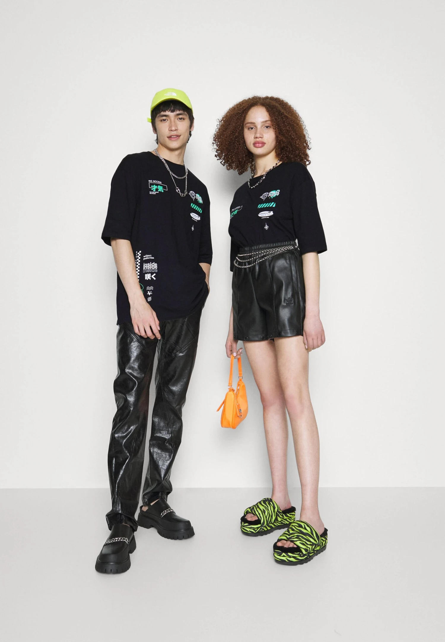 YOURTURN UnisexT-Shirt Con StampaBlack Donna T-shirt E Top YO12100N0-Q11 4 YOURTURN UnisexT-Shirt Con StampaBlack Donna T-shirt E Top YO12100N0-Q11 - immagine 2