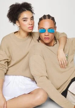 YOURTURN Crewneck With A FlowerMaglioneBeige Uomo Maglieria YO12100PZ-B11 -Negozio Online Yourturn Italia 719c98c1ebea493ba8f7fa6cb3bf6c53