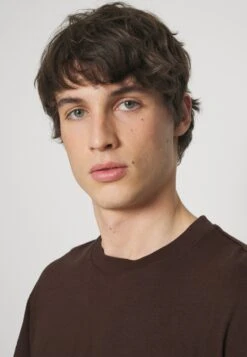 YOURTURN UnisexT-Shirt Con StampaBrown Uomo T-shirt E Polo YO12100VI-O11 -Negozio Online Yourturn Italia 75c1b492bbf248edbad721bbc5cdad9b