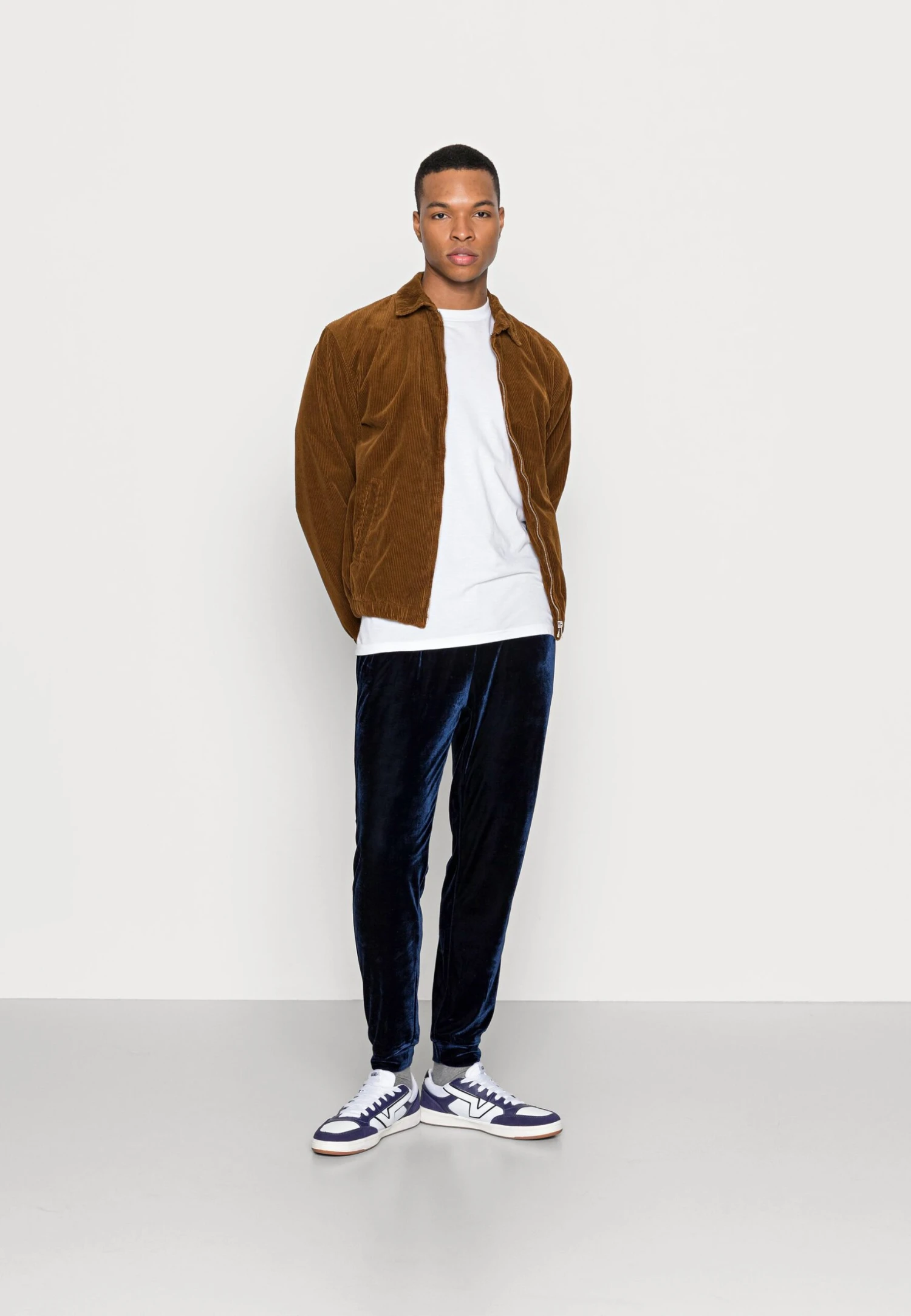 YOURTURN Festive Jogger UnisexPantaloni SportiviDark Blue Uomo Pantaloni YO12100JP-K11 4 YOURTURN Festive Jogger UnisexPantaloni SportiviDark Blue Uomo Pantaloni YO12100JP-K11 - immagine 2