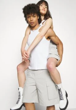 YOURTURN Unisex - Shorts - Light Grey 12 YOURTURN Unisex - Shorts - Light Grey -Negozio Online Yourturn Italia 85d9b741d2b249b68f2e49464d4e5111