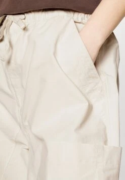 YOURTURN UnisexPantaloni CargoWhite Donna Pantaloni YO12100Y7-A11 -Negozio Online Yourturn Italia 892484af120746f4bb71cb01e388ad6c