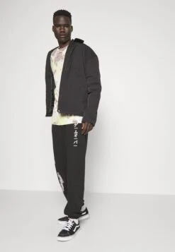 YOURTURN UnisexPantaloni SportiviBlack Uomo Pantaloni Sportivi E Joggers YO121013U-Q11 11 YOURTURN UnisexPantaloni SportiviBlack Uomo Pantaloni Sportivi E Joggers YO121013U-Q11 -Negozio Online Yourturn Italia 8a31f87079cd4712bb3d30b299f2c3b9