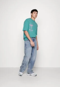 YOURTURN UnisexJeans BaggyLight Blue Denim Donna Jeans YO121010S-K11 -Negozio Online Yourturn Italia 8e75ca8c7778447383527b31d9af764c