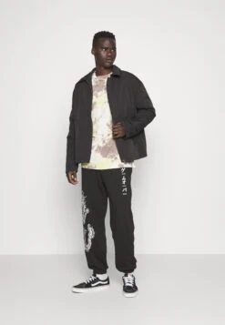 YOURTURN UnisexPantaloni SportiviBlack Uomo Pantaloni Sportivi E Joggers YO121013U-Q11 9 YOURTURN UnisexPantaloni SportiviBlack Uomo Pantaloni Sportivi E Joggers YO121013U-Q11 -Negozio Online Yourturn Italia 8ef9ff8ca0a54691917999cb73db12d8