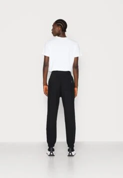 YOURTURN UnisexPantaloni SportiviBlack Donna Pantaloni YO12100OR-Q11 -Negozio Online Yourturn Italia 93239351f3ae4382bd2bf96cade29d39