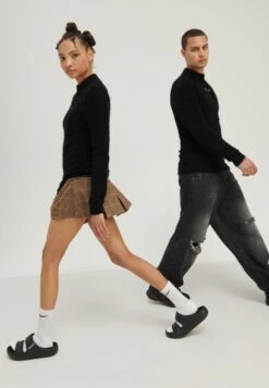 YOURTURN UnisexMaglioneBlack Uomo Maglieria YO122Q056-Q11 -Negozio Online Yourturn Italia a6846ae756f2423381752257c483fc75