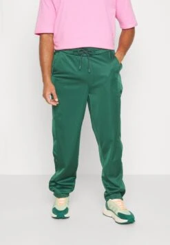 YOURTURN Pantaloni SportiviDark Green Uomo Pantaloni Sportivi E Joggers YO122E03Q-M11 -Negozio Online Yourturn Italia b532224fac3c4a57b4364f22cae6c8a6