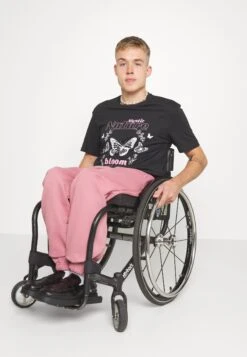 YOURTURN UnisexT-Shirt Con StampaBlack Uomo T-shirt E Polo YO12100OT-Q11 -Negozio Online Yourturn Italia b86a21014be2485983ae3063345aefb3