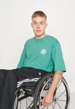 YOURTURN UnisexT-Shirt Con StampaGreen Uomo T-shirt E Polo YO12100OU-M11 -Negozio Online Yourturn Italia c4ee4c172e4a46e4ad5113d156b0c0d5