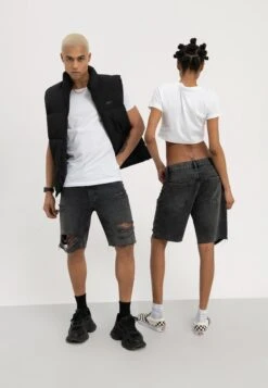YOURTURN Unisex - Shorts Di Jeans - Black -Negozio Online Yourturn Italia cb0e8a238396470b9ff5ebb0b55a6e08