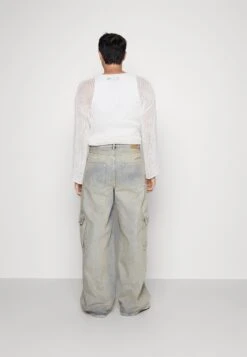 YOURTURN Unisex - Jeans Baggy - Light Blue Denim -Negozio Online Yourturn Italia ceaa8ab20c7c473f9c0c8b842dfbb248