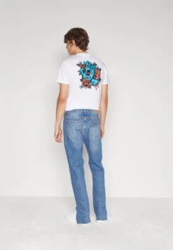 YOURTURN Slim Straight Fit Unisex Jeans A SigarettaLight Blue Denim Donna Jeans YO121014L-K11 10 YOURTURN Slim Straight Fit Unisex Jeans A SigarettaLight Blue Denim Donna Jeans YO121014L-K11 -Negozio Online Yourturn Italia d813c18ef4f348b9be75942a0fb83eb3