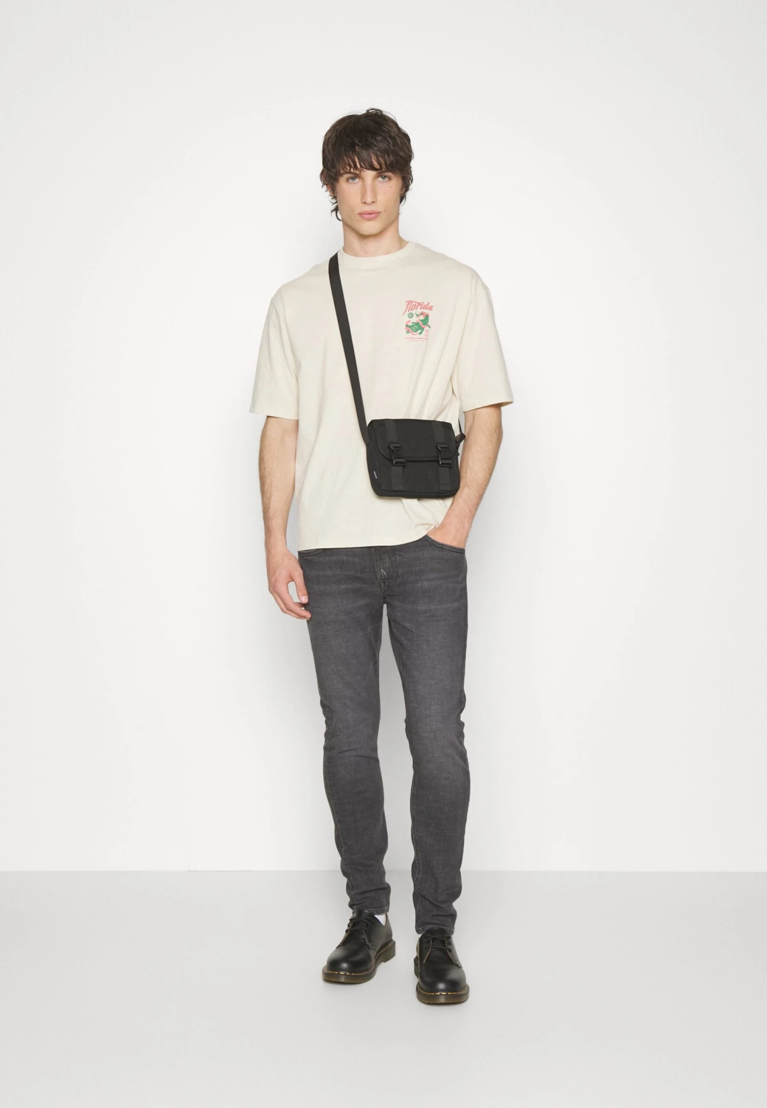 YOURTURN Crocodile Florida Graphic Tee Unisex T-Shirt Con StampaBeige Uomo T-shirt E Polo YO1210130-B11 4 YOURTURN Crocodile Florida Graphic Tee Unisex T-Shirt Con StampaBeige Uomo T-shirt E Polo YO1210130-B11 - immagine 2