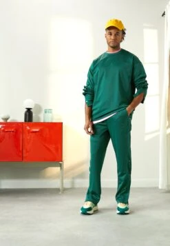 YOURTURN Pantaloni SportiviDark Green Uomo Pantaloni Sportivi E Joggers YO122E03Q-M11 -Negozio Online Yourturn Italia ddeccec46bc2495a93c3868515871b78