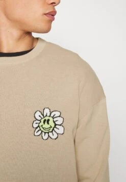 YOURTURN Crewneck With A FlowerMaglioneBeige Uomo Maglieria YO12100PZ-B11 -Negozio Online Yourturn Italia dfaed8f3ebab418ea73d63153f391822