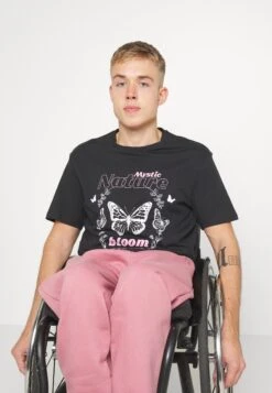 YOURTURN UnisexT-Shirt Con StampaBlack Uomo T-shirt E Polo YO12100OT-Q11 -Negozio Online Yourturn Italia f10c5bec8ee44b6b808b16f3853d2792