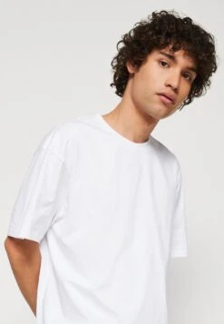 YOURTURN UnisexT-Shirt Con StampaWhite Donna T-shirt E Top YO12100VI-A11 -Negozio Online Yourturn Italia f3c3f530561f4669925ebb27d6e3d361