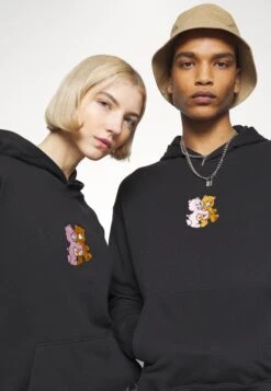 YOURTURN Care Bears UnisexFelpa Con CappuccioBlack Uomo Maglieria E Felpe YO12100WS-Q11 13 YOURTURN Care Bears UnisexFelpa Con CappuccioBlack Uomo Maglieria E Felpe YO12100WS-Q11 -Negozio Online Yourturn Italia f883fadceab544969f501abba1296123